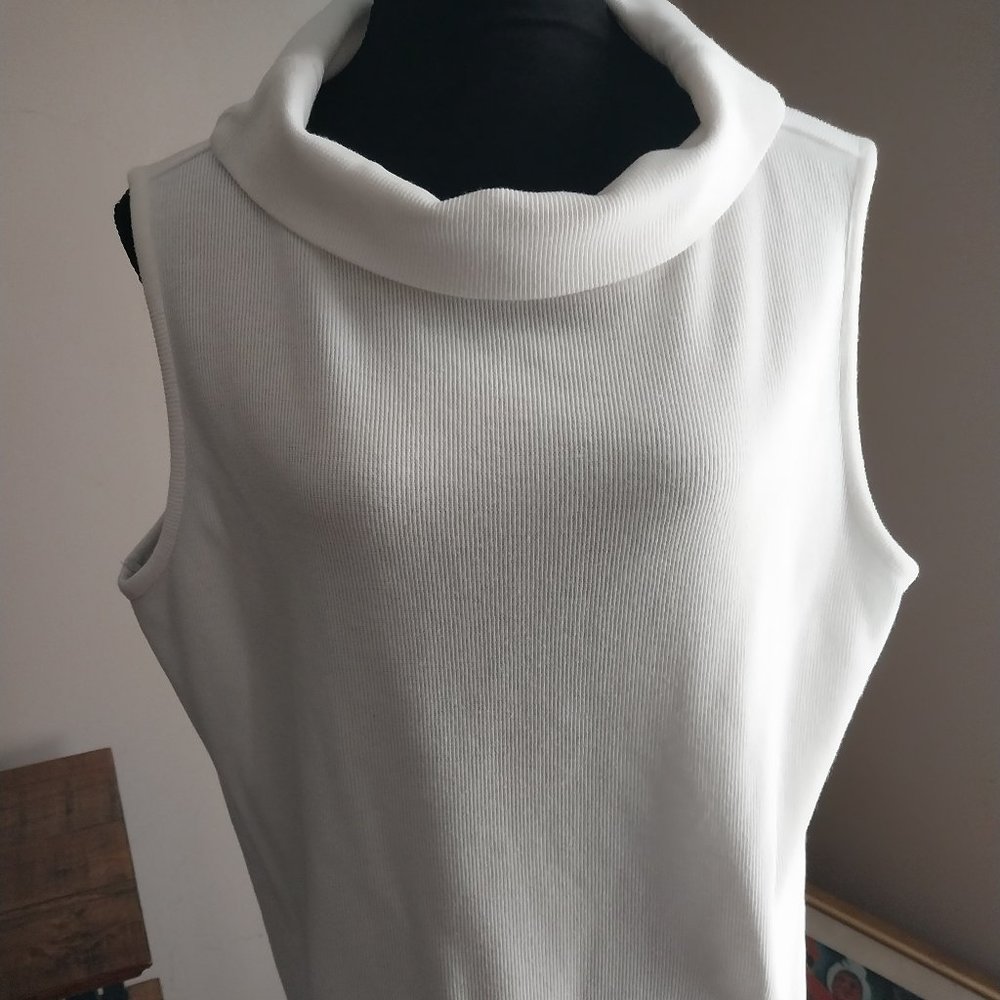White Sleeveless Cowlneck Top by Moviing Bleu | Size XL